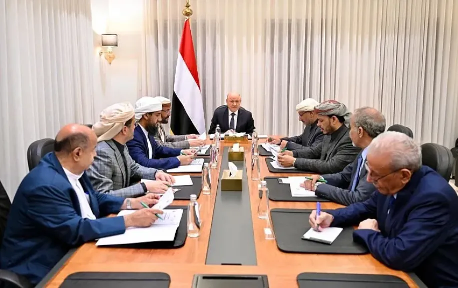 اجتماع مرتقب لمجلس القيادة الرئاسي في عدن.. وترتيبات حاسمة بشأن القوات العسكرية في كافة المحافظات المحررة...